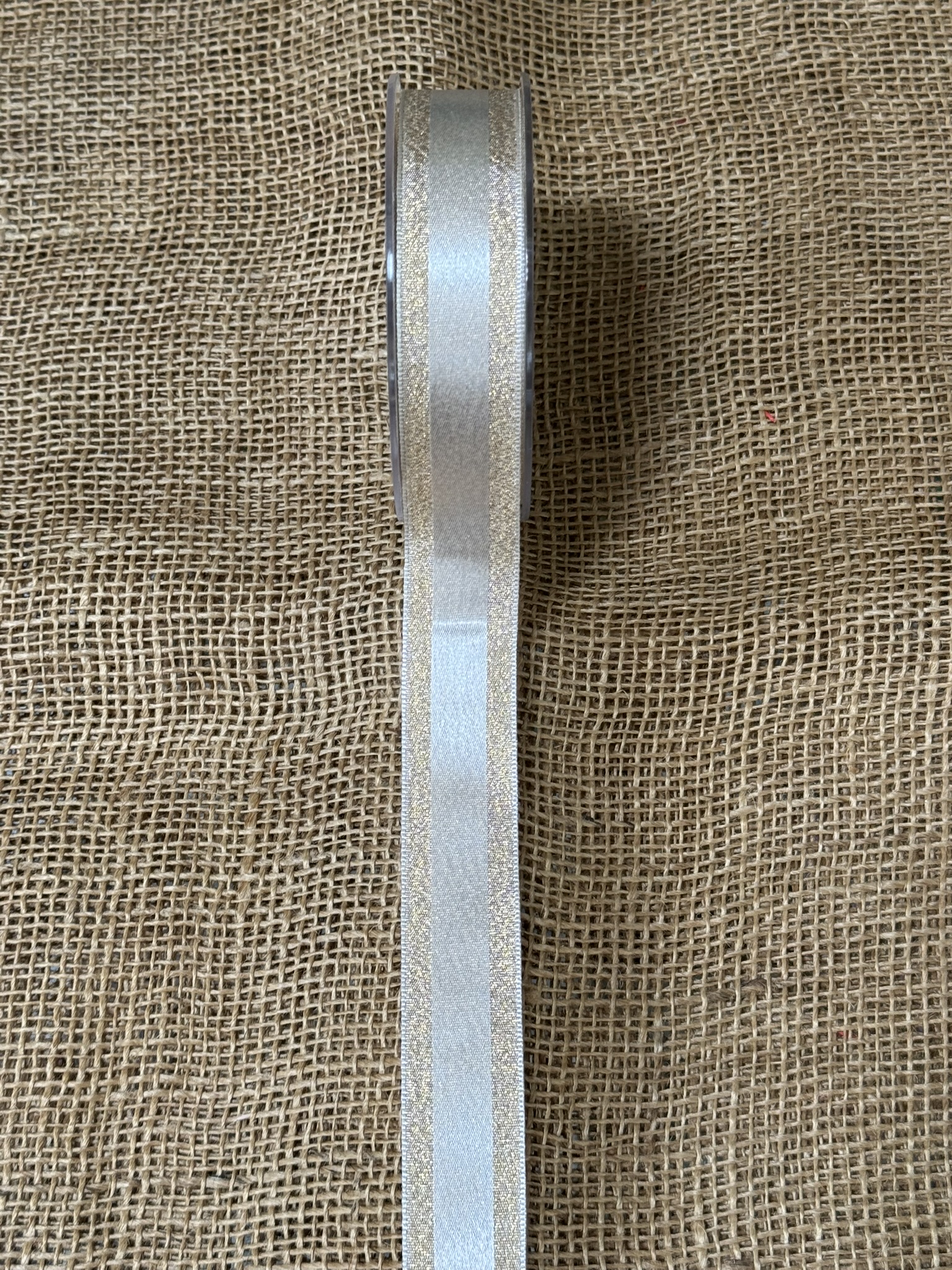 Stuha 25mm x 20m krémová/ zlatý proužek
